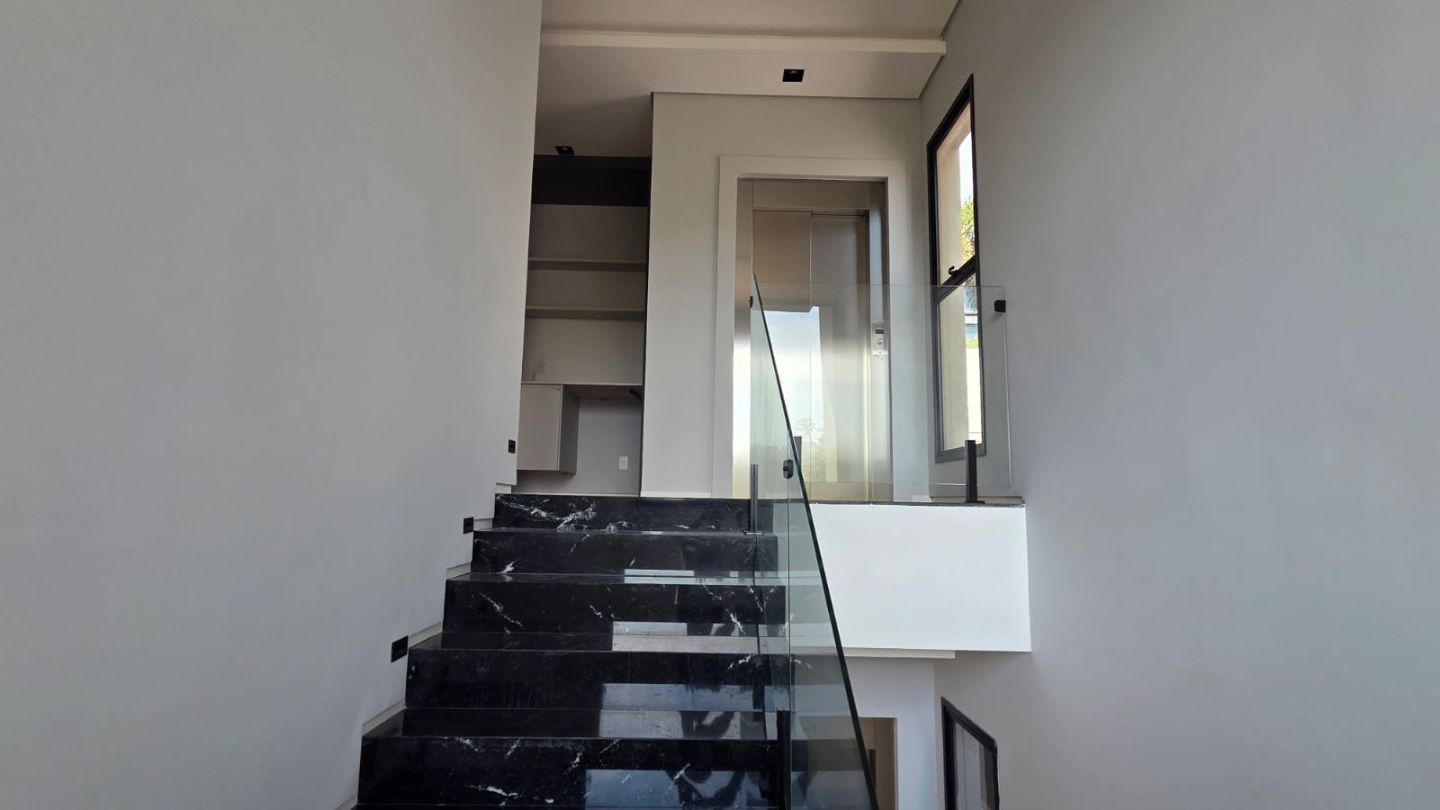 Casa de alto padrão à venda no Alphaville I com 4 suítes, elevador, adega e vista panorâmica — miniatura 53