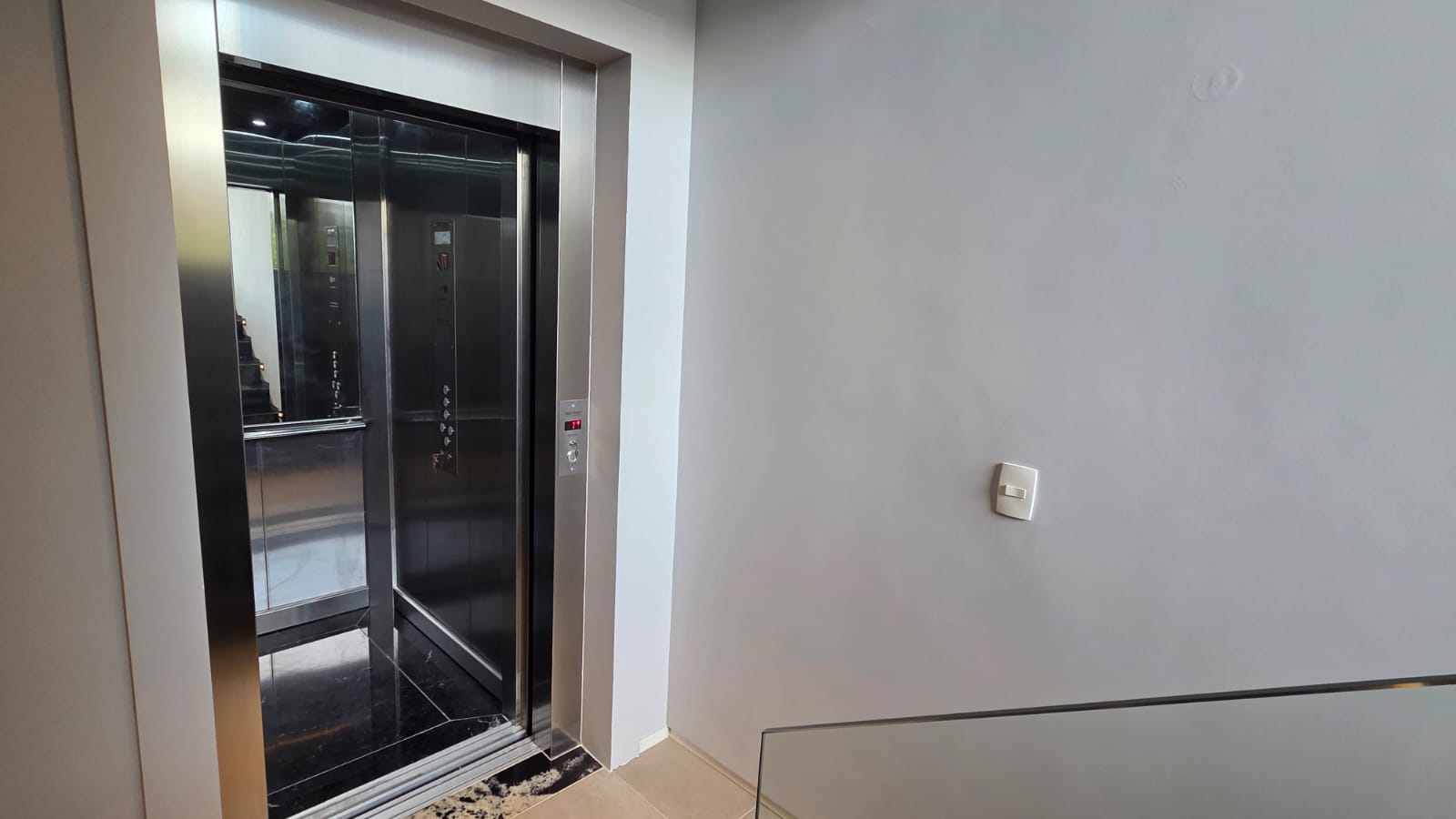 Casa de alto padrão à venda no Alphaville I com 4 suítes, elevador, adega e vista panorâmica — miniatura 19