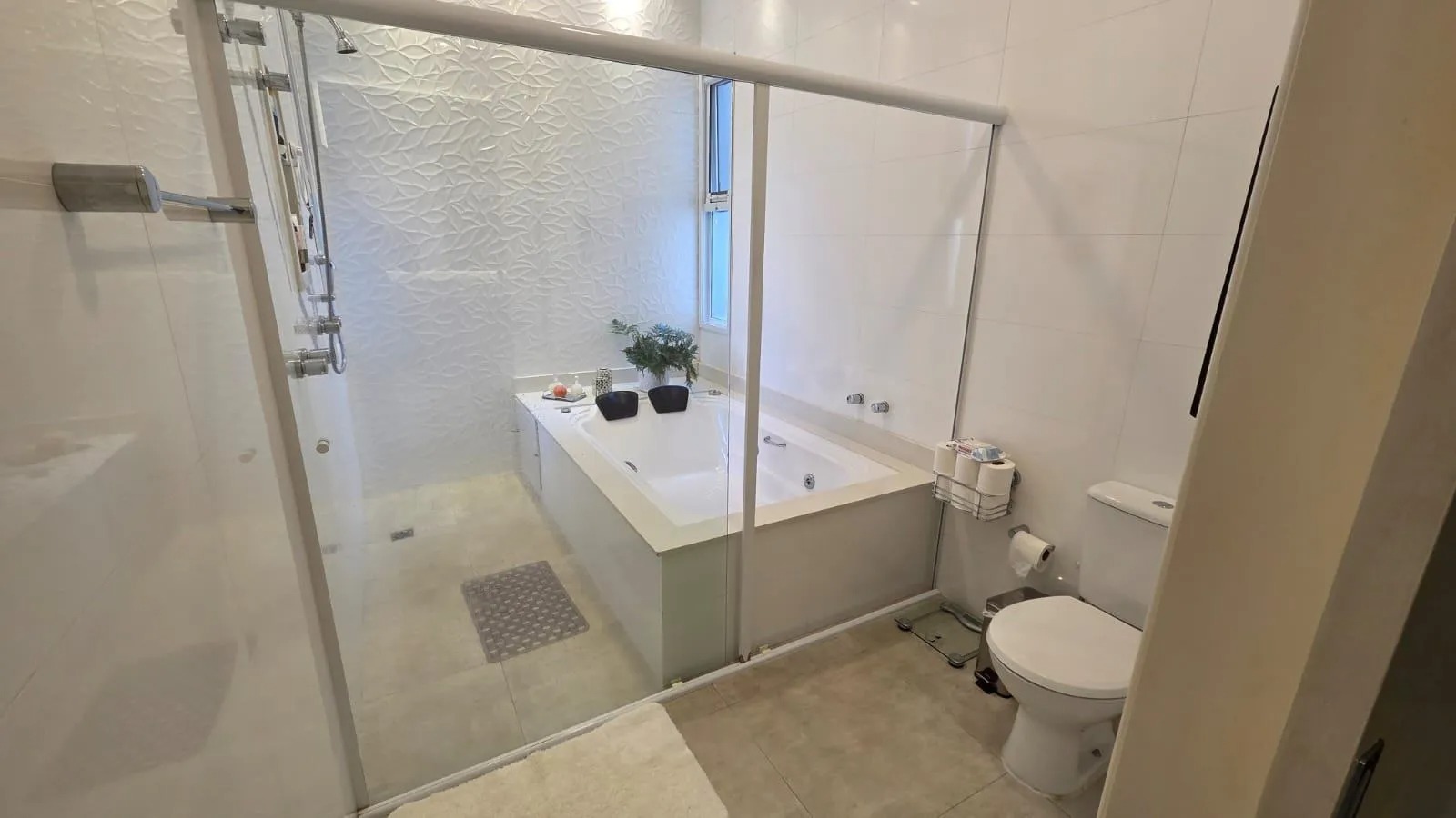 Casa de Alto Padrão no Condomínio Residencial Alphaville II em São José dos Campos — miniatura 11