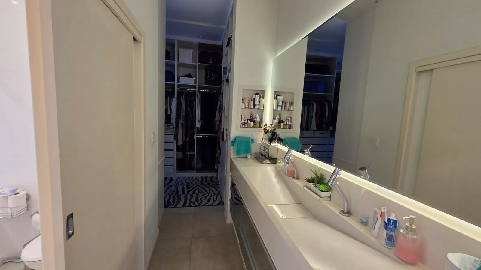 Casa de Alto Padrão no Condomínio Residencial Alphaville II em São José dos Campos — miniatura 8