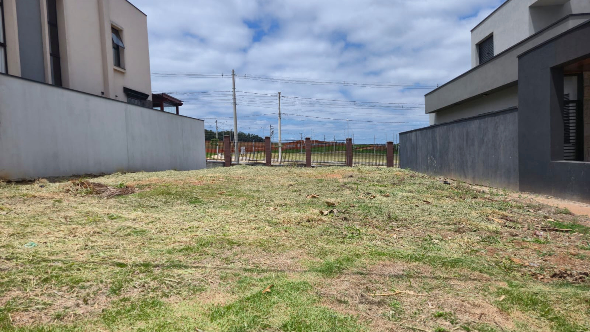 Terreno à Venda no Condomínio Reserva Aruanã no Loteamento Floresta em São José dos Campos — miniatura 4