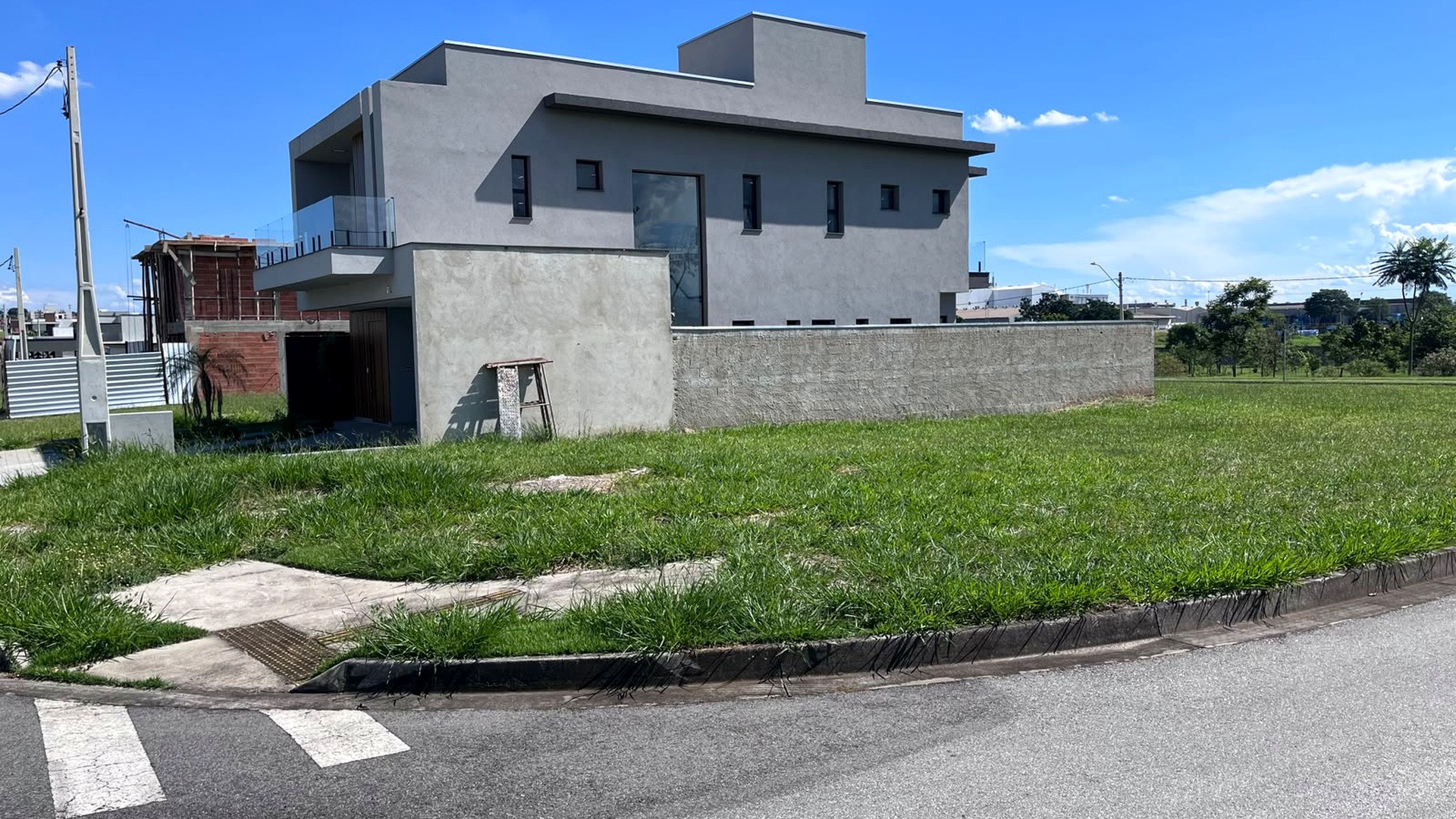 Terreno de Esquina à Venda no Condomínio Vereda dos Campos em São José dos Campos, localizado em Eugenio de Melo • São José dos Campos/SP