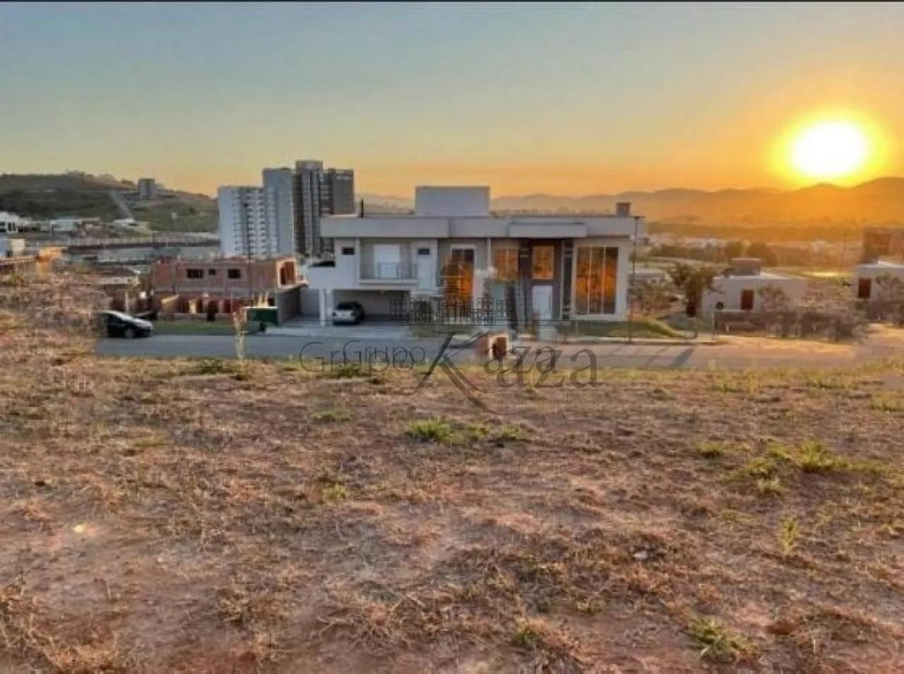 Terreno à Venda no Condomínio Residencial Colinas do Paratehy no Urbanova, localizado em Urbanova • São José dos Campos/SP